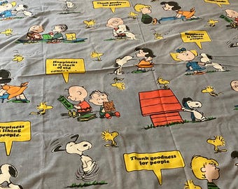 Peanuts Charles Schultz "Happiness Is" tweepersoons laken met kussensloop Tastemaker, ijzervrije mousseline en JC Penney-kussensloop met voering