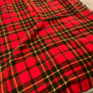 Faribo Wool red plaid cabin fringed throw blanket Faribo Woolen Mills Faribault Minnesota warm winter red tartan plaid blanket 40 X 60 inche