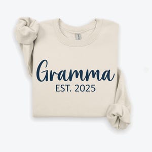 Gramma Est 2025, Gramma Sweatshirt, Gramma Pullover, Gift for Gramma, Custom Gramma, Gift for Her