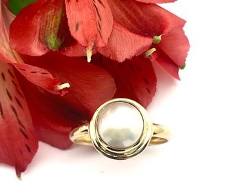 Classic Mabe Pearl Ring in 14k Gold