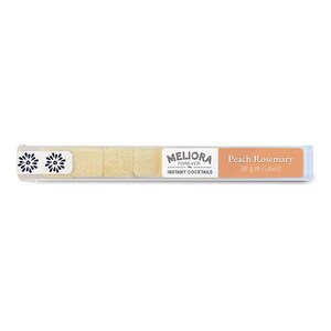 Cóctel instantáneo de melocotón y romero