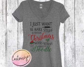 Camiseta navideña personalizada con garabatos, solo quiero hornear y ver películas navideñas, camiseta navideña para hornear galletas, mamá navideña con garabatos