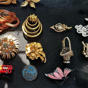 Various Vintage Brooches