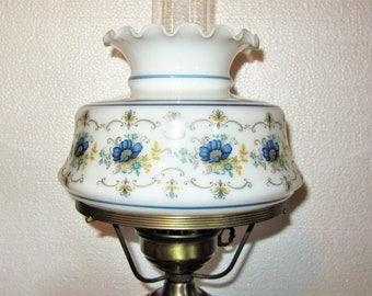 QUOIZEL 1973 "Abigail Adams Collection" Blue Floral Hurricane  GWTW Table / Desk /Parlor Lamp / Night Light ~ Small 20" Size