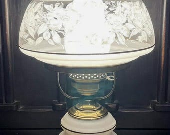 Vintage 1978 QUOIZEL SATIN LACE Hurricane  Gone With The Wind (3-Way Light) Table/Desk Lamp / Night Light~ Medium 24" Tall ~ Great Condition