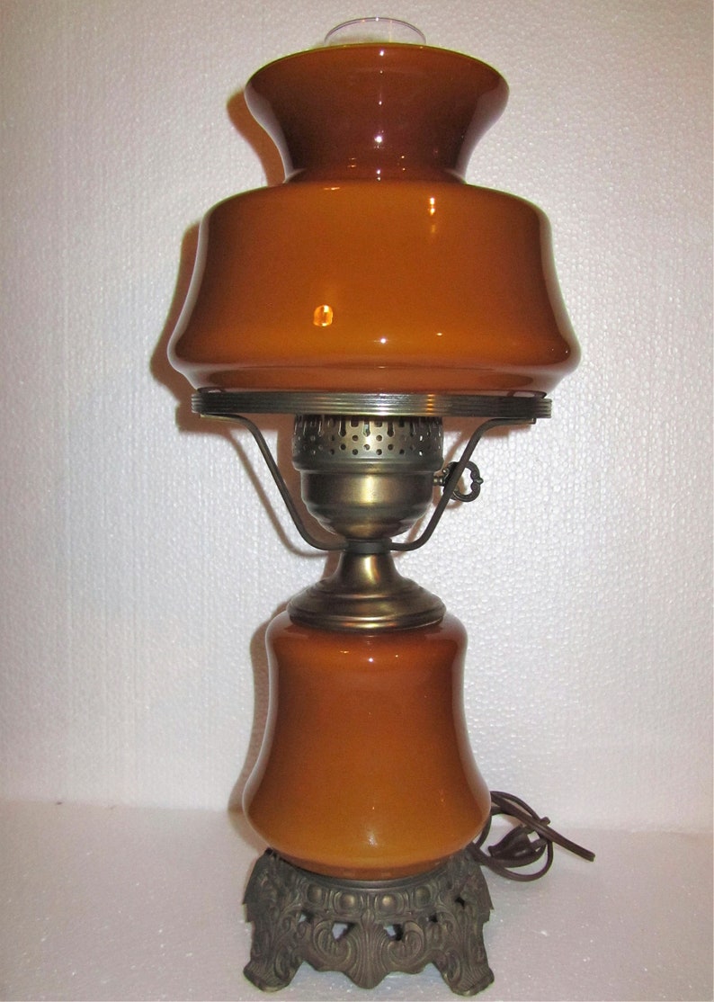 Vintage 1973 QUOIZEL Brown Cased Hurricane GWTW Table Desk Parlor Lamp