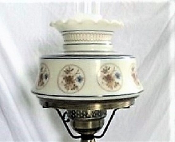 vintage quoizel table lamp