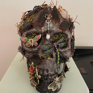 Jeweled Spider and Bug Skull