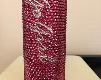 Lata de bebida energética Go Girl con cristales de color rosa y diamantes de imitación