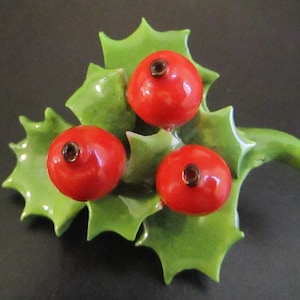 Holly Berries& Leaves  Brooch, CARA Porcelain Staffordshire, England, Christmas Holidays, Winter Finery