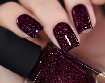 Madeline - Delicious Dark Berry Holographic Nagellack