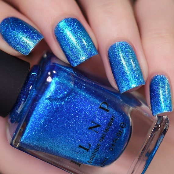 bright blue nails