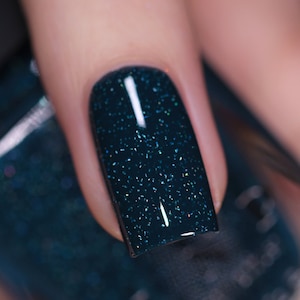 Snowstorm - Deep Blue Holographic Nail Polish