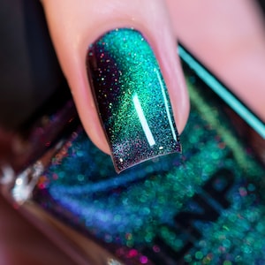 Deep Space Teal to Purple Magnetic Holographic Nail Polish image 3