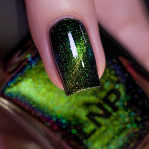 Venom - Dark Moss Green Magnetic Nail Polish - Etsy