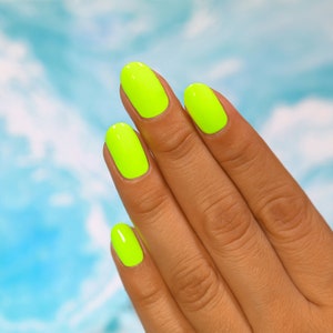 Playlist Glowing Neon Lime Cream Nail Polish image 5