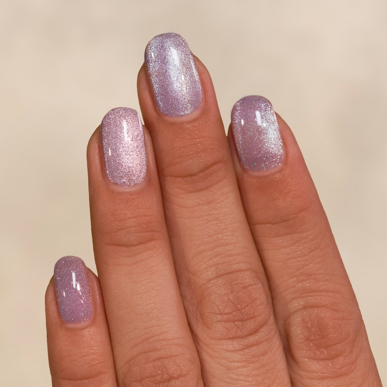Lily Soft Lilac Magnetic Holographic Nail Polish image 5