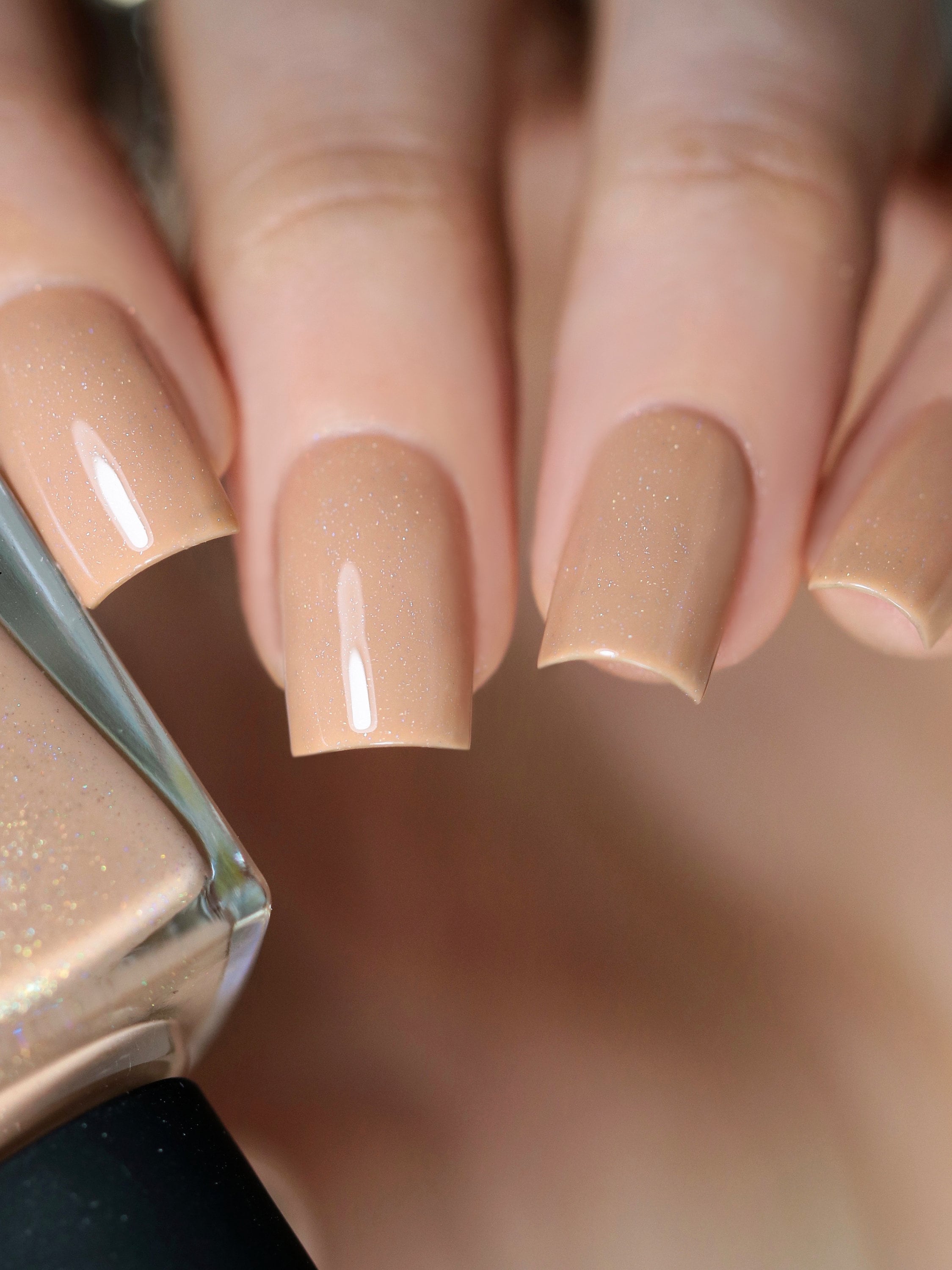 ポートフォリオ - ソフトキャメル ホログラフィック ネイルポリッシュ