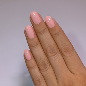 Tricoté Vernis à ongles holographique rose doux image 4
