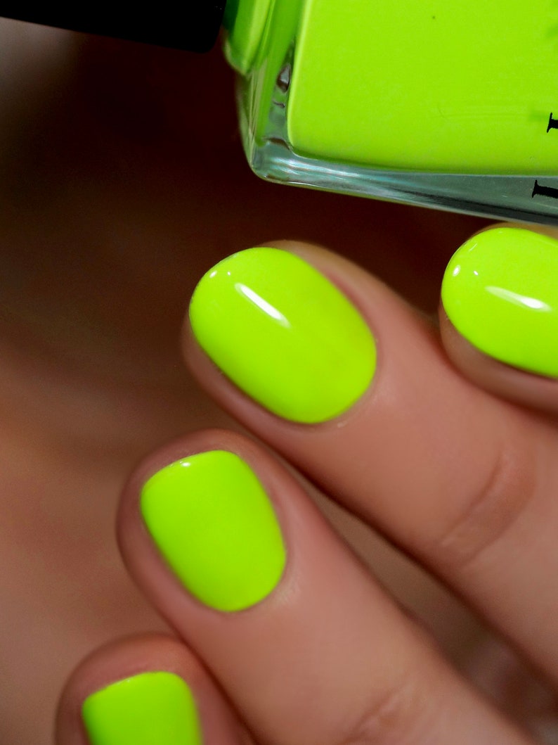 Playlist Glowing Neon Lime Cream Nail Polish image 8