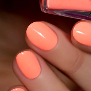 Sunny Days Radiant Neon Peach Cream Nail Polish 画像 9