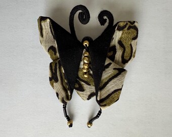 Broche de mariposa de tela con forma de origami para sombrero, broche con cuentas, único, hecho a mano, con estampado de leopardo salvaje, tendencia de moda bohemia 2025.