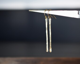 Long hammered bar earrings/ 14k gold filled/ Dainty trendy elegant jewelry/ Rock Elegance