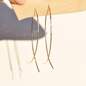 Petals thin thread earrings/ 14k gold filled/ Hammered Wire Fish/ Dainty trendy elegant jewelry/ Rock Elegance