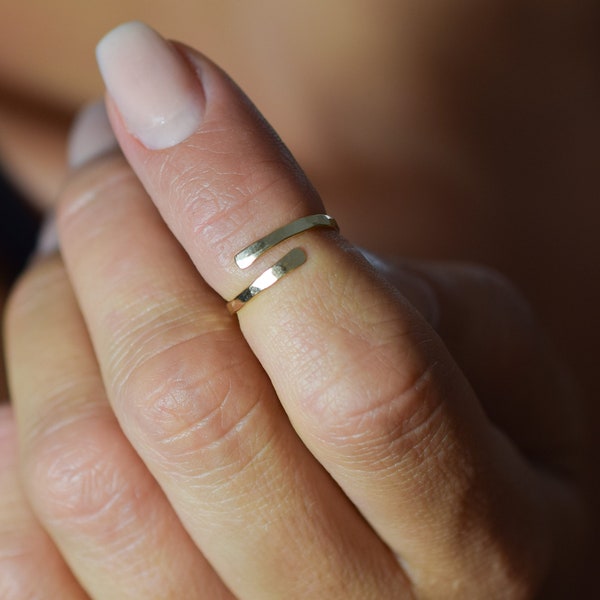 Open bypass ring/ Knuckle midi ring/ Gold filled or sterling silver/ Simple dainty trendy and elegant jewelry/ Rock Elegance