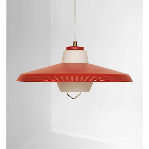 Fantastische rote d&auml;nische Vintage Lampe aus der Mitte des Jahrhunderts produziert von Lyfa