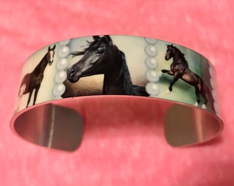 Beautiful aluminum  cuff bracelet with horses and pearl graphics