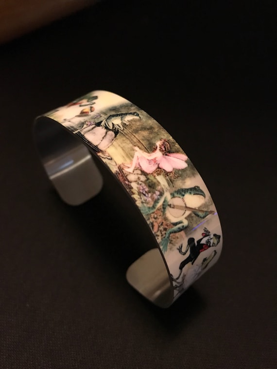 Beautiful Frog Toad aluminum cuff bracelet.