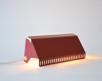 Lámpara de cama danesa de mediados de siglo con pantalla ajustable - Metal rojo ladrillo - Hamalux - Diseño de iluminación escandinavo para dormitorio/habitación infantil