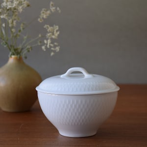 Royal Copenhagen - HVEDEKORN / Wheat Grain - Sugar Bowl with Lid - Thorkild Olsen - 14227 - 1960s  - Danish Mid-century Tableware