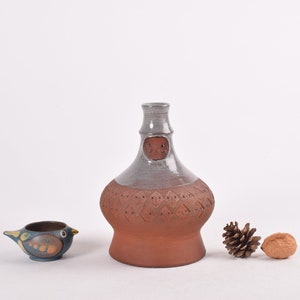 Zeldzaam! Dybdahl Denmark - Vaas/kandelaar met handvat - maskermotief - Palle Dybdahl - Deens Scandinavisch studioaardewerk uit het midden van de eeuw