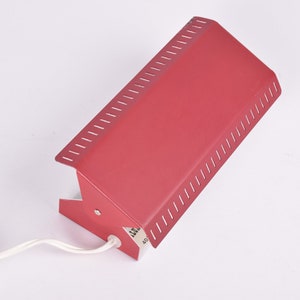 Lámpara de pared danesa de mediados de siglo con pantalla ajustable - Metal rojo - Hamalux - Diseño de iluminación escandinavo para dormitorio/habitación infantil imagen 2