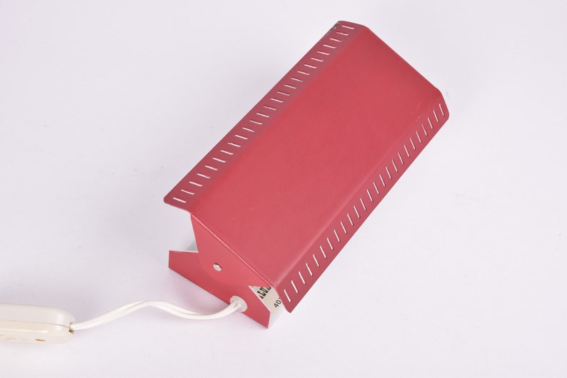 Lámpara de pared danesa de mediados de siglo con pantalla ajustable - Metal rojo - Hamalux - Diseño de iluminación escandinavo para dormitorio/habitación infantil imagen 2