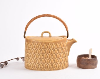 Jens H Quistgaard RELIEF Large Size Teapot - Bing & Grøndahl / Kronjyden - Yellow Glaze - Leaf Decor - Danish Scandinavian Midcentury Design