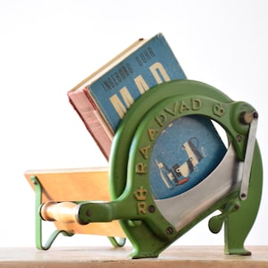 Great Condition! Vintage RAADVAD - Bread Slicer - Grass Green & Gold - Long Version - Old Model 294 - Danish Mid-century Kitchen Design