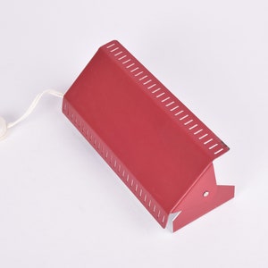 Lámpara de pared danesa de mediados de siglo con pantalla ajustable - Metal rojo - Hamalux - Diseño de iluminación escandinavo para dormitorio/habitación infantil imagen 3