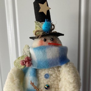 Christmas Snowman with Wreath 11&quot; X 4.5&quot;