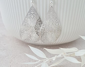 Silver Filigree Dangle Earrings, Light Weight Earrings, Feminine Earrings, Chandelier Earrings, Flower Earrings, Minimalist Earrings