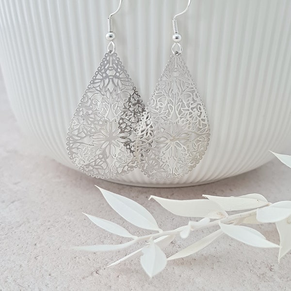 Silver Filigree Dangle Earrings, Light Weight Earrings, Feminine Earrings, Chandelier Earrings, Flower Earrings, Minimalist Earrings