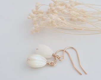 Snowdrop Earrings, Cream Flower Earrings, Bridesmaid Earrings, Mother of Pearl Bell Flower, Wedding Jewellery, Dainty Floral Earrings