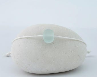 Verstellbares Armband aus Meeresglas, Strandschmuck aus Baumwollkordel, Sommerschmuck, Geschenk für Damen und Herren, mattierter Glasstein an der Kordel