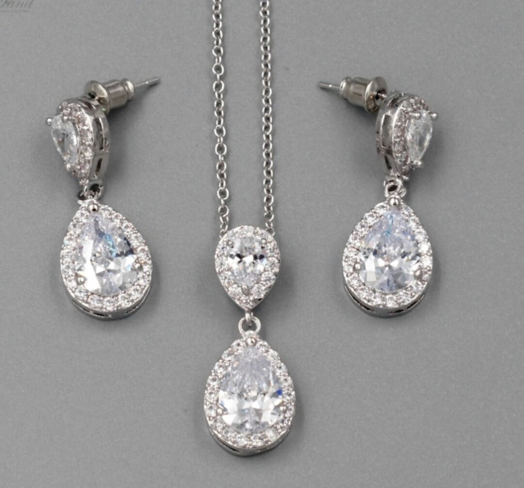SET Necklace & Gauges Earrings SILVER Small Dangle Crystal Vintage