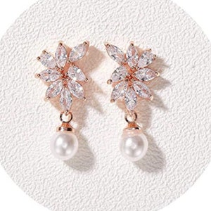 Rose Gold Dangle Gauges - Pearl Earrings - Pearl  Gauges  - Ear Tunnels - Gift - Jewelry - 8g 6g  4g 2g 0g 00g 3mm 4mm 5mm 6mm 8mm 10mm