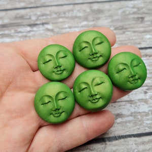 Un volto della dea della luna addormentata da 25 mm, abbellimenti artigianali di carta, appropriazione indebita di perline Soutache, facce decorative 3D, dea verde