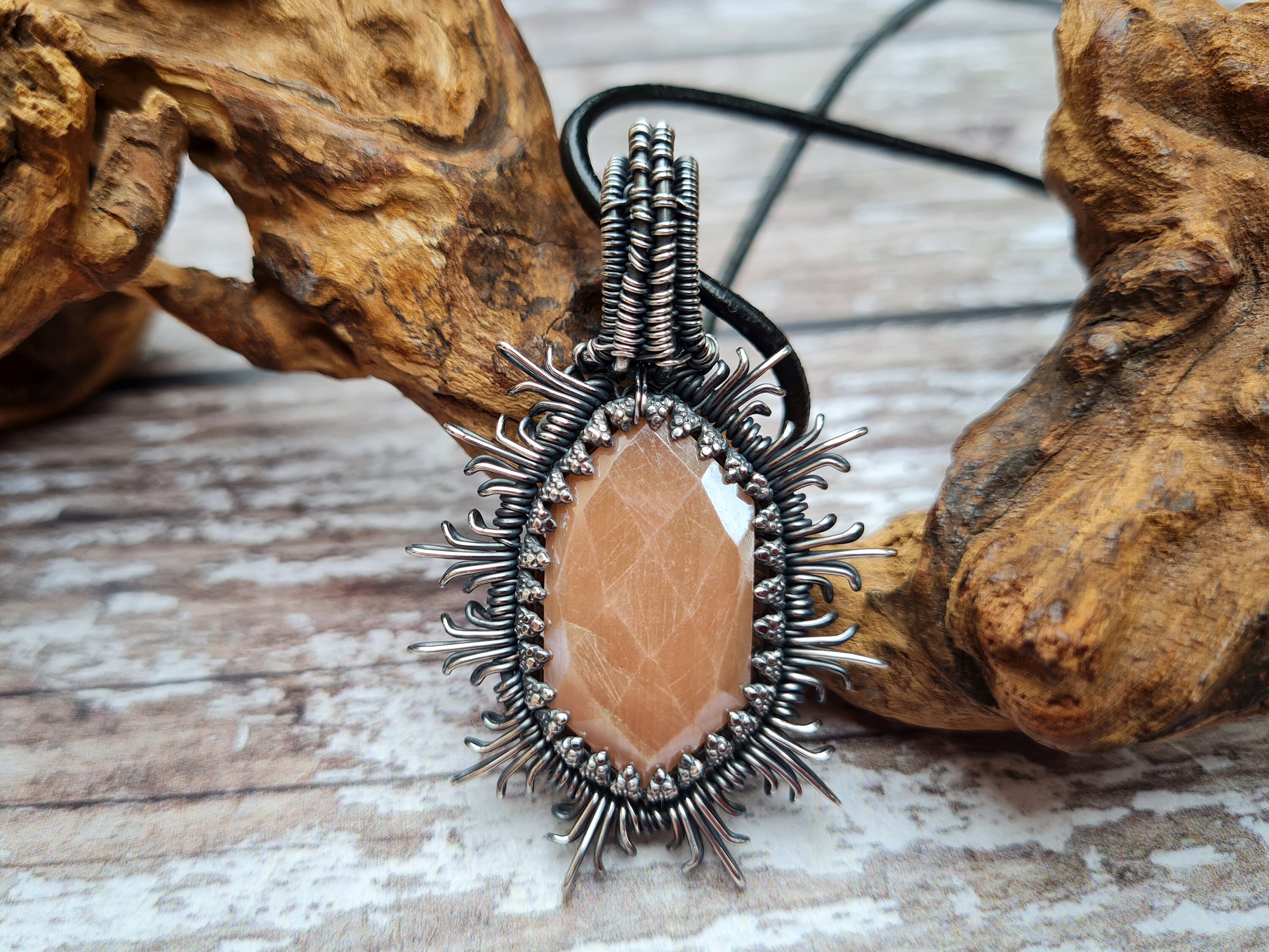 【HYERES LOR】22FW★ Pink Moonstone SV(Y) Necklace 50CM Pink Sapphire & Moonstone Necklace – Nueva Luxe