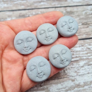 Un glitter grigio 25mm Sleeping Moon Goddess Face, abbellimenti artigianali di carta, appropriazione indebita di perline Soutache, facce decorative 3D